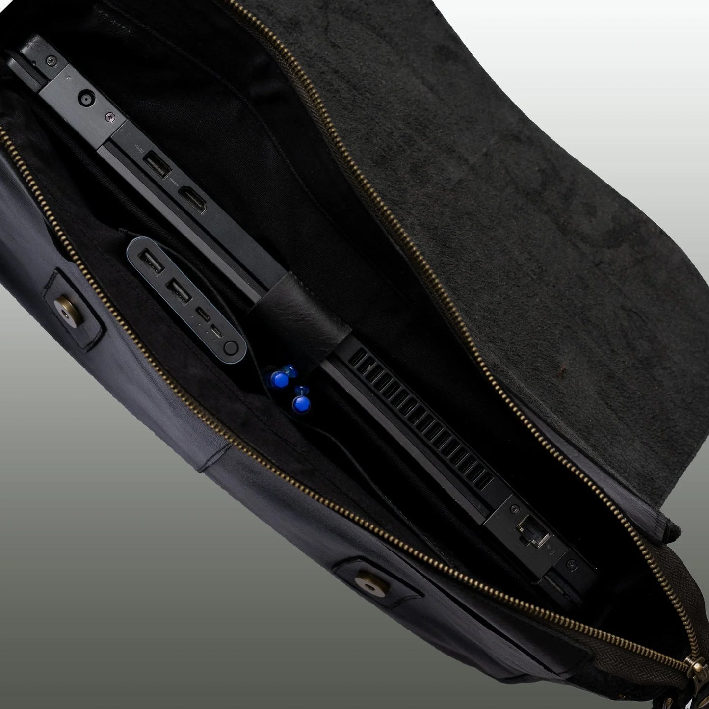 rustic distressed black leather laptop messenger bag for men & women -